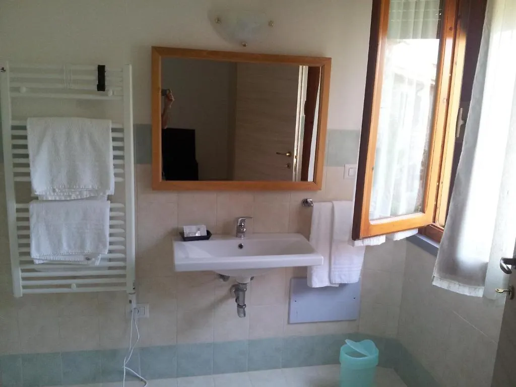 Tellus Saturnia Panzió 0*,